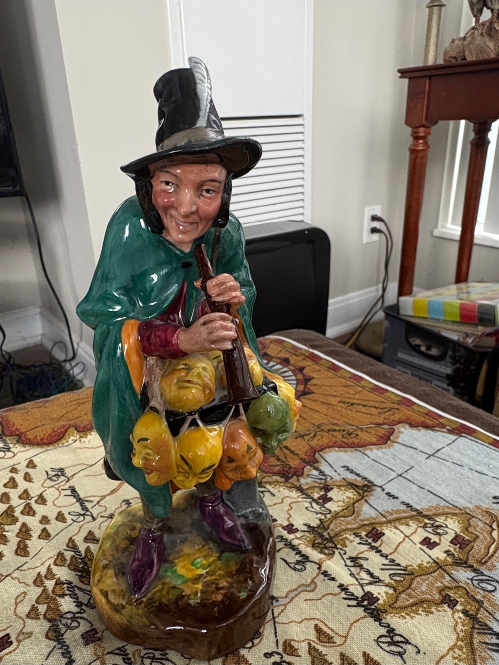 Vintage The Mask Seller LIN 2103 Royal Doulton 1962